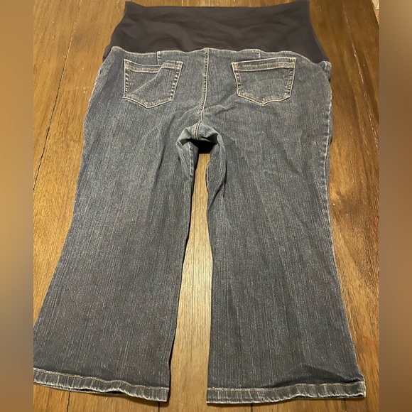 🔴 New Additions Maturnity Capris - Picture 4 of 5